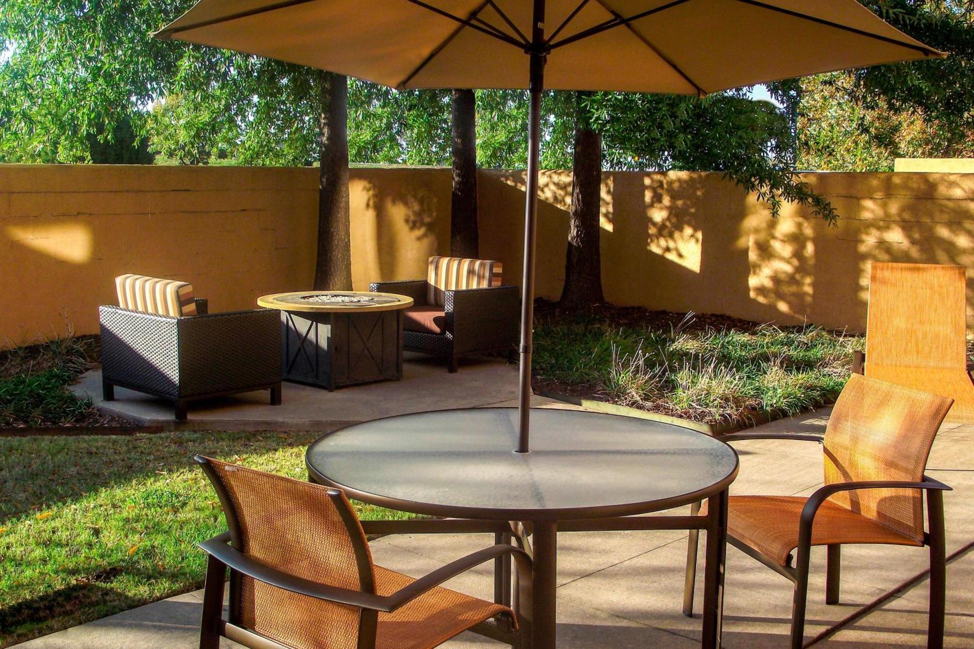 Courtyard By Marriott Bentonville Buitenkant foto